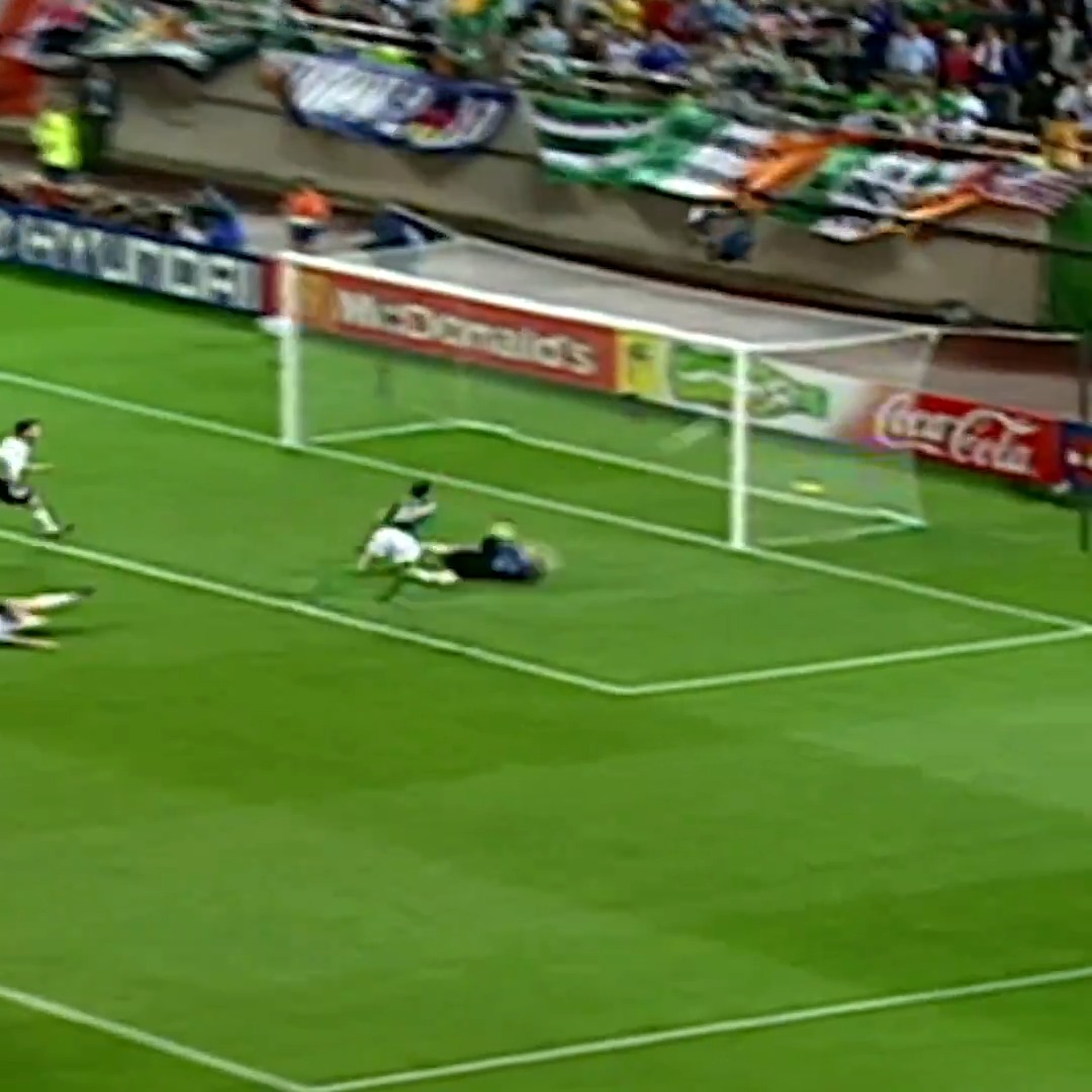 "Here's Robbie Keane! Yes!" 🤩⚽️ 23 years ago today, Robbie Keane snatched a late, late draw for Ireland against Germany at the 2002 FIFA World Cup 🌍🏆 One of those moments you remember where you were watching 🫶