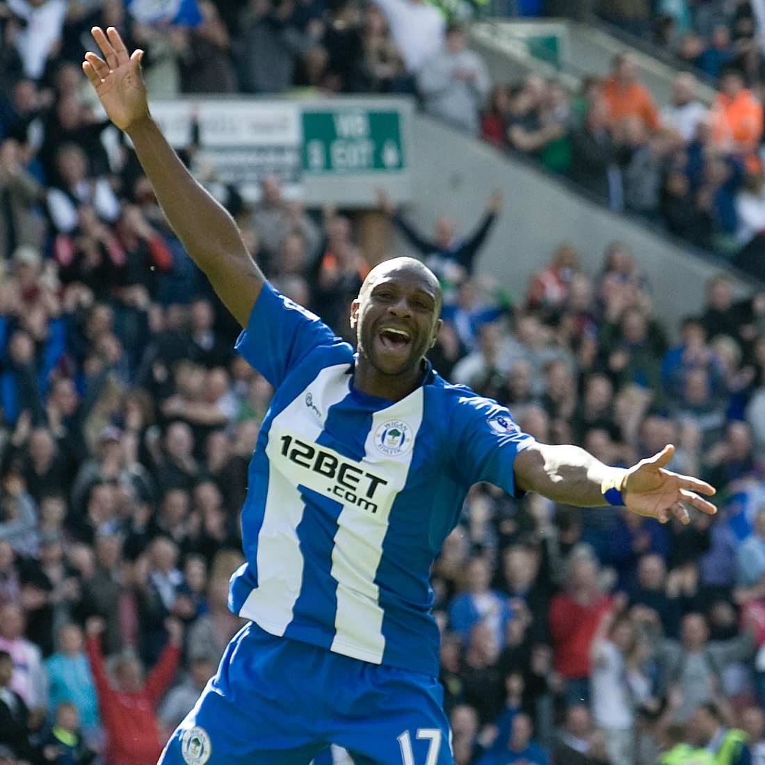 A Boycey belter on the final day: 💥 #wafc 🔵⚪️ | #GoalOfTheDay