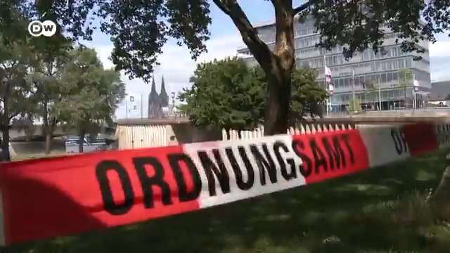 拆除二战遗留炸弹💣 科隆疏散两万居民 周三,德国第四大城市科隆市中心的2万名居民被疏散,因为发现了3枚二战遗留的未爆炸弹,必须进行拆弹。这是战后规模最大的拆弹疏散行动。