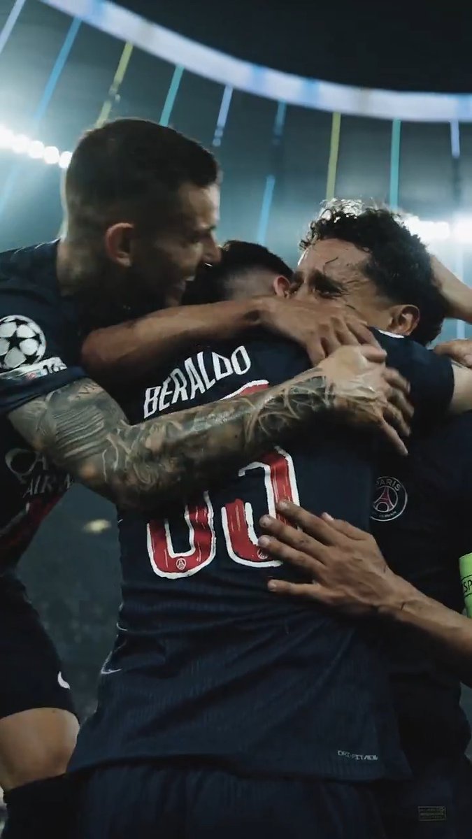 Je viens de fondre en larmes de nouveau, images de fou…