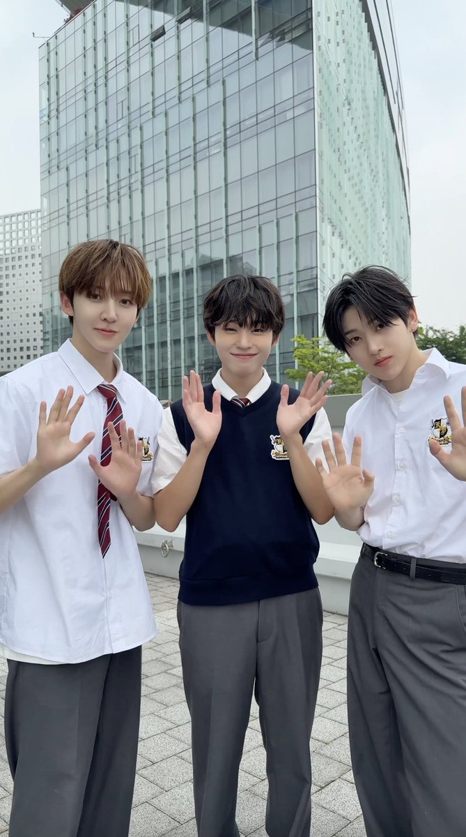𝑆𝑐ℎ𝑜𝑜𝑙 𝐿𝑖𝑓𝑒 🏫 #계훈 #케이주 #동현 #Kyehoon #Keiju #Donghyeon #KickFlip #킥플립 #Kick_Out_Flip_Now #FREEZE #StrayKids #스트레이키즈