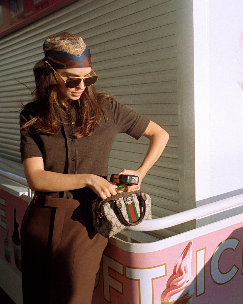 GG Obsession. Emily Ratajkowski stars in a new campaign spotlighting the GG Monogram, a constant companion carried from one scene to the next as a seamless part of a day in Cannes. Discover more Art Director: Riccardo Zanola Director: Harrison Boyce Photographer: Daniel Arnold Stylist: Virginie Benarroch #EmilyRatajkowski #GucciOphidia #GucciGiglio