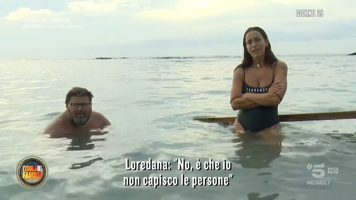"Capisco le persone? Capisco l'umanità?" La nomination di Cristina mette in crisi Loredana. #Isola