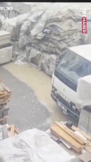 Trabzon'da yaşanan selin geliş anına ait görüntüler ortaya çıktı.
