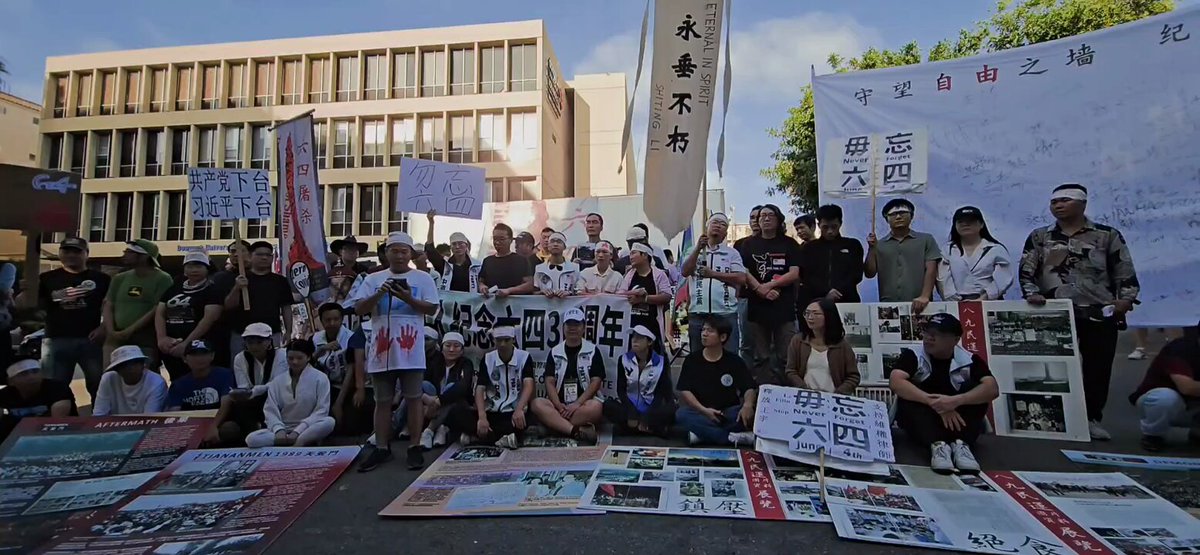 六四天安门大屠杀中共是恐怖组织，是邪教！中共所谓的解放军不是中国的军队，也不是人民的军队，是中共的自卫队，中共所谓的解放军是为了中共的政权而存在，专门屠杀中国人就是中共的解放军，用坦克和机枪杀害自己的人民和大学生，在正常国家这是不可能的事，中共必须被打倒、被审判。