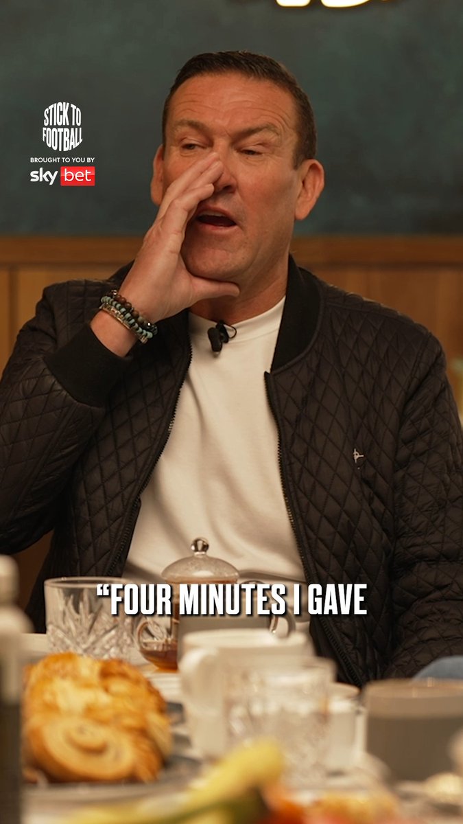 “He made me sign a blank contract!” 📑 Only Brian Clough could get away with that, former Nottingham Forest keeper Mark Crossley found out the hard way! 👀