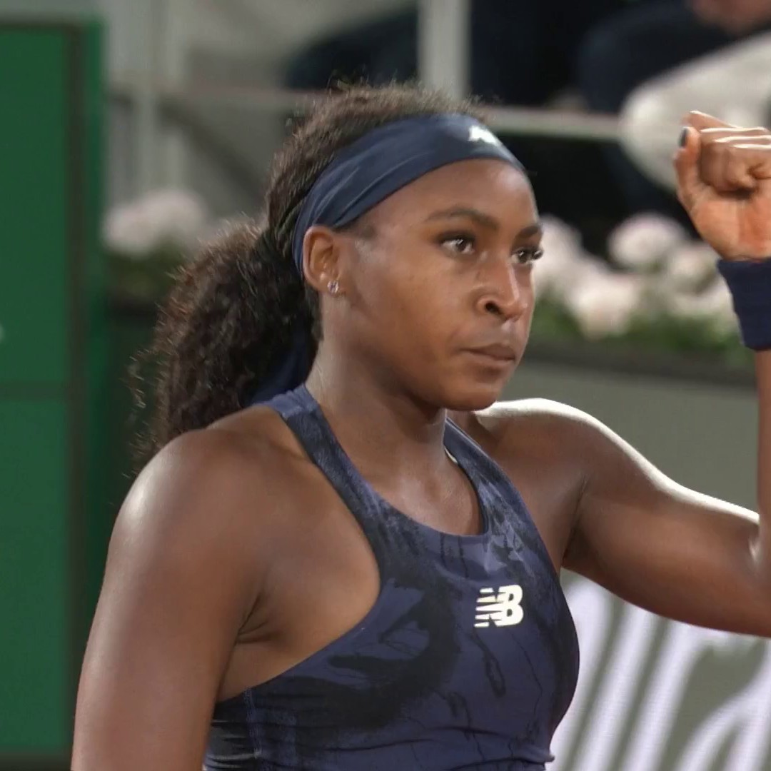 Coco Gauff comes out on top in this 𝒓𝒆𝒍𝒆𝒏𝒕𝒍𝒆𝒔𝒔 rally with Lois Boisson 💪 #RolandGarros