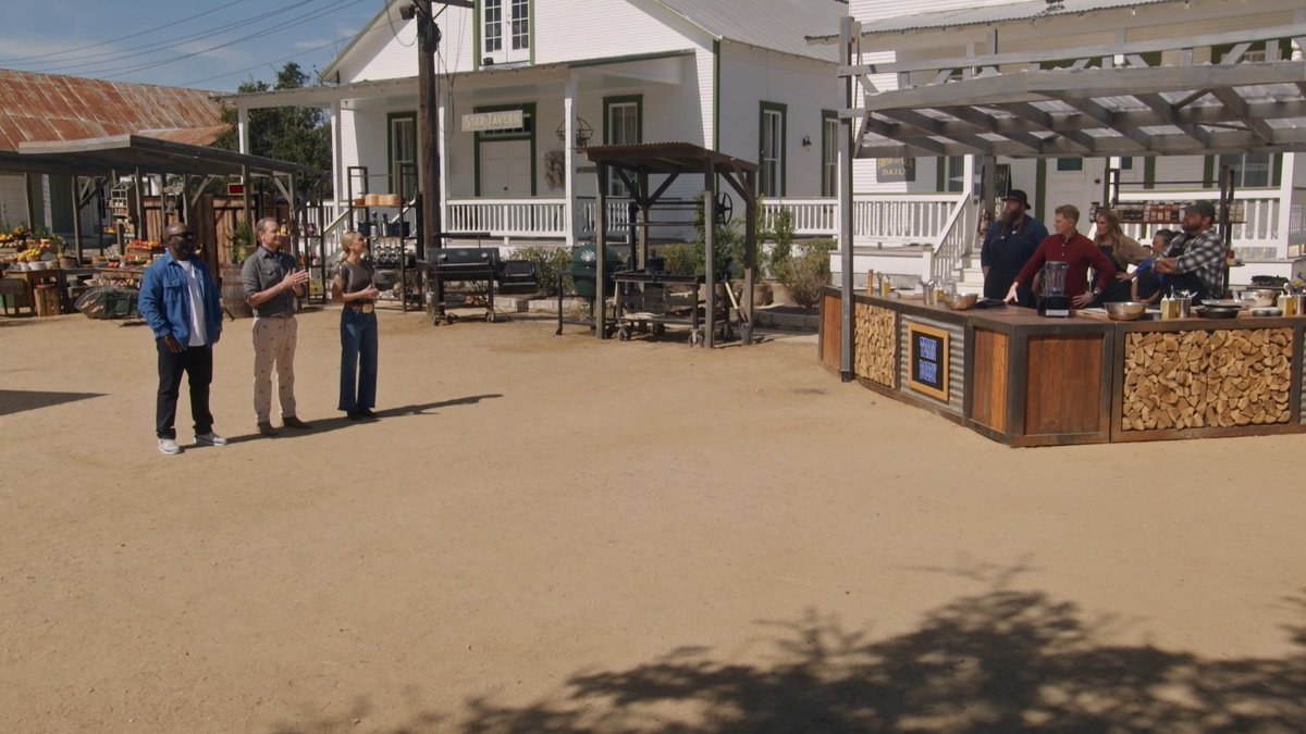 The teams are drafted and the heat is officially ON! 🔥 After a fiery season premiere of #BBQBrawl, the competition is locked in and the BBQ battle has begun! Don’t miss an all-new episode of #BBQBrawl with Bobby Flay, @maneetchauhan and Antonia Lofaso this Sunday @ 9|8c!