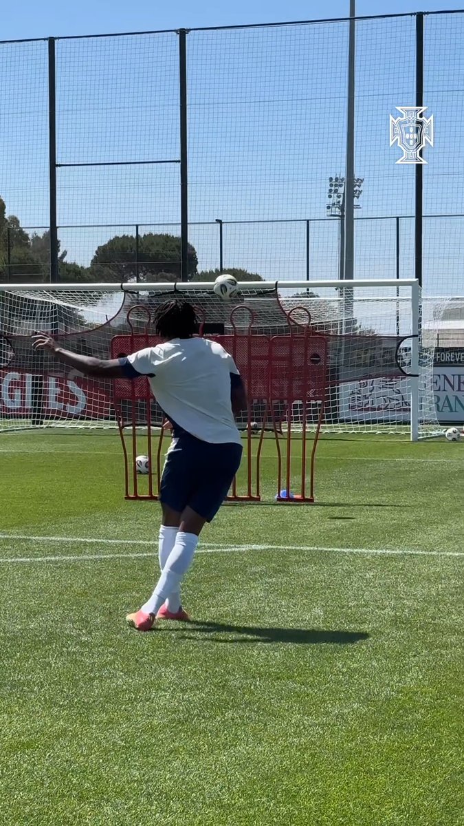 Mira bem afinada 🏹 #FazHistória | #U21EURO