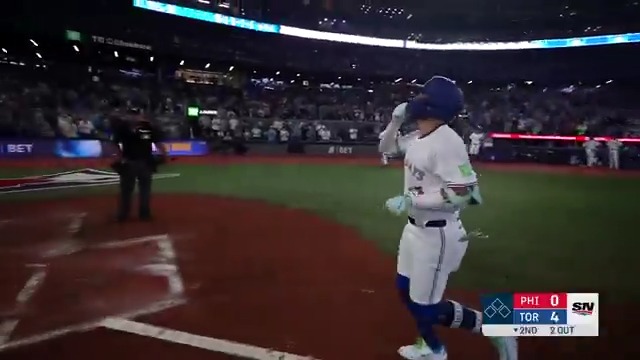Bo Bichette's 8th home run of the season caps off a 4-run inning for the Toronto Blue Jays 😮