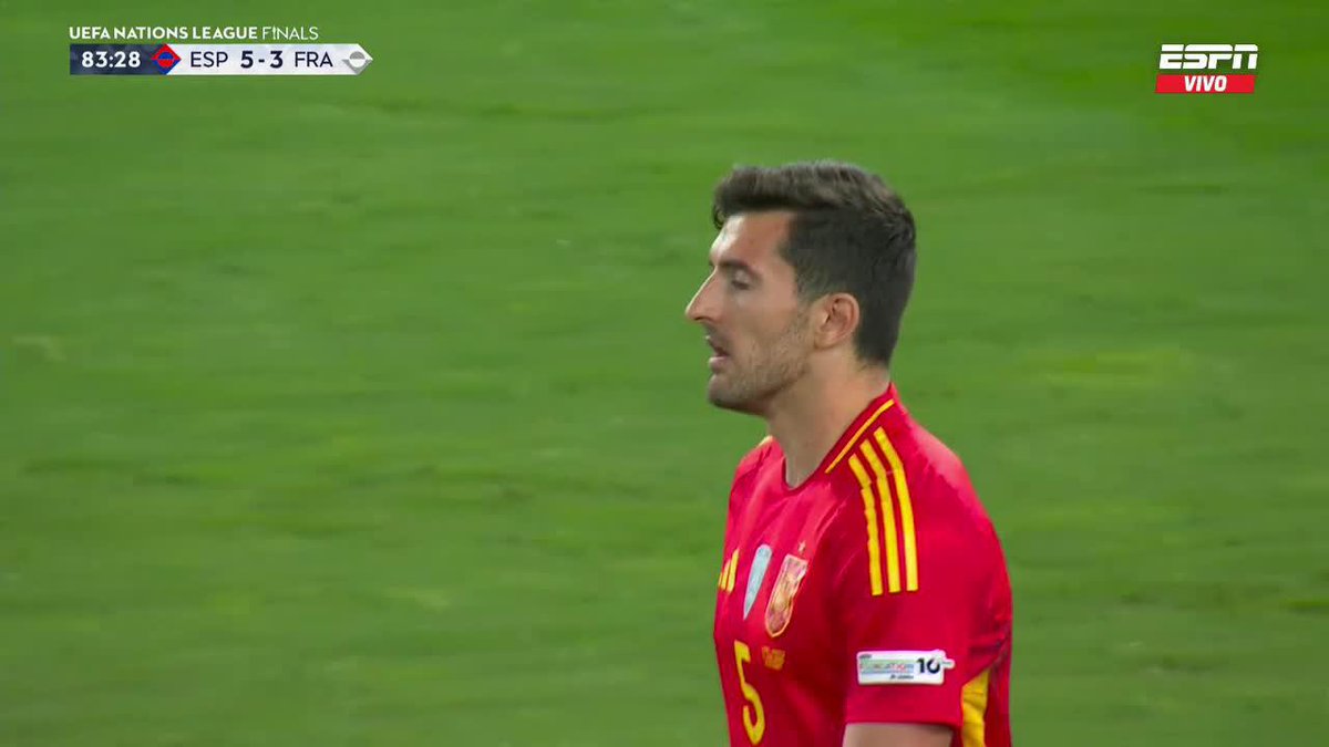 SE VIENE FINAL DE PELÍCULA: gol en contra de Vivian para el 3-5 de Francia vs. España. 📺 Toda la #NationsLeague, por #DisneyPlus