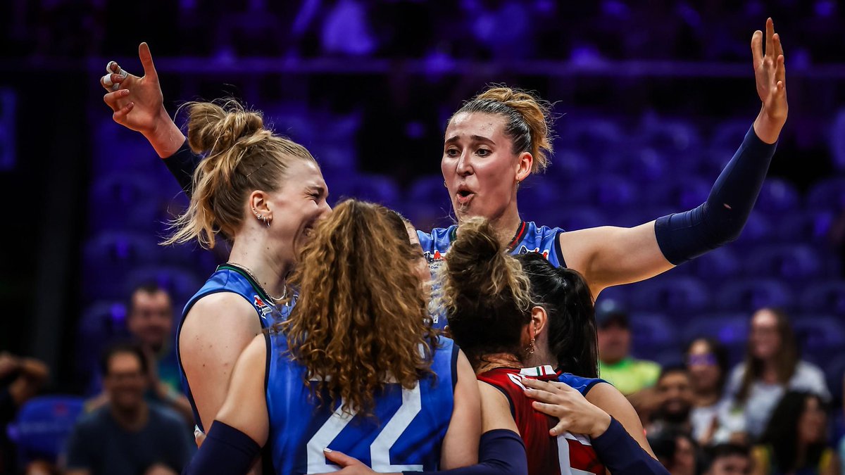 #VNL2025: ANTROPOVA LEADS ITALY TO ANOTHER WIN! 🔥 Italy 🇮🇹 3–2 🇩🇪 Germany 31 points from the opposite in a five-set battle to open Day 2 in Rio 🇧🇷! 📺 Catch the action on VBTV App. 🏐 #BePartOfTheGame #Volleyball #Pallavolo