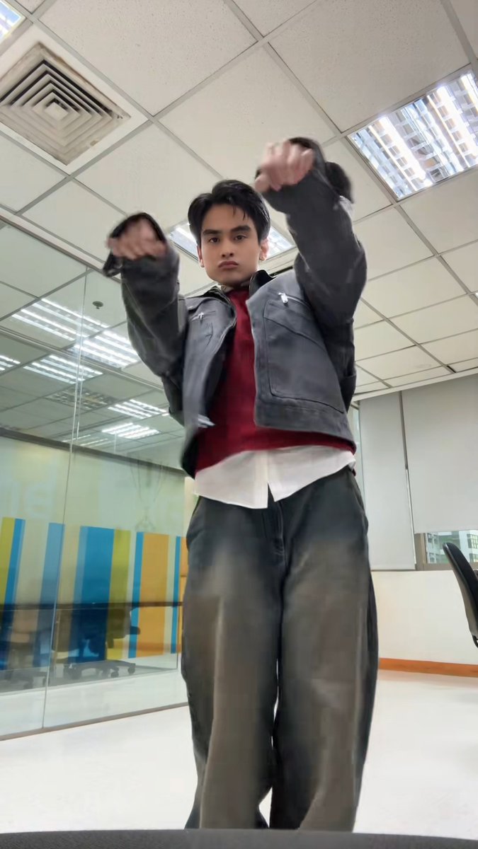 Parang kailan lang, sa outside world ka lang kumakaldag — ngayon, ikaw na ang certified "Kaldag King" sa Bahay ni Kuya! 😅👑 🎥: Will Ashley on Tiktok #PBBCollabWithGMA #WillAshley