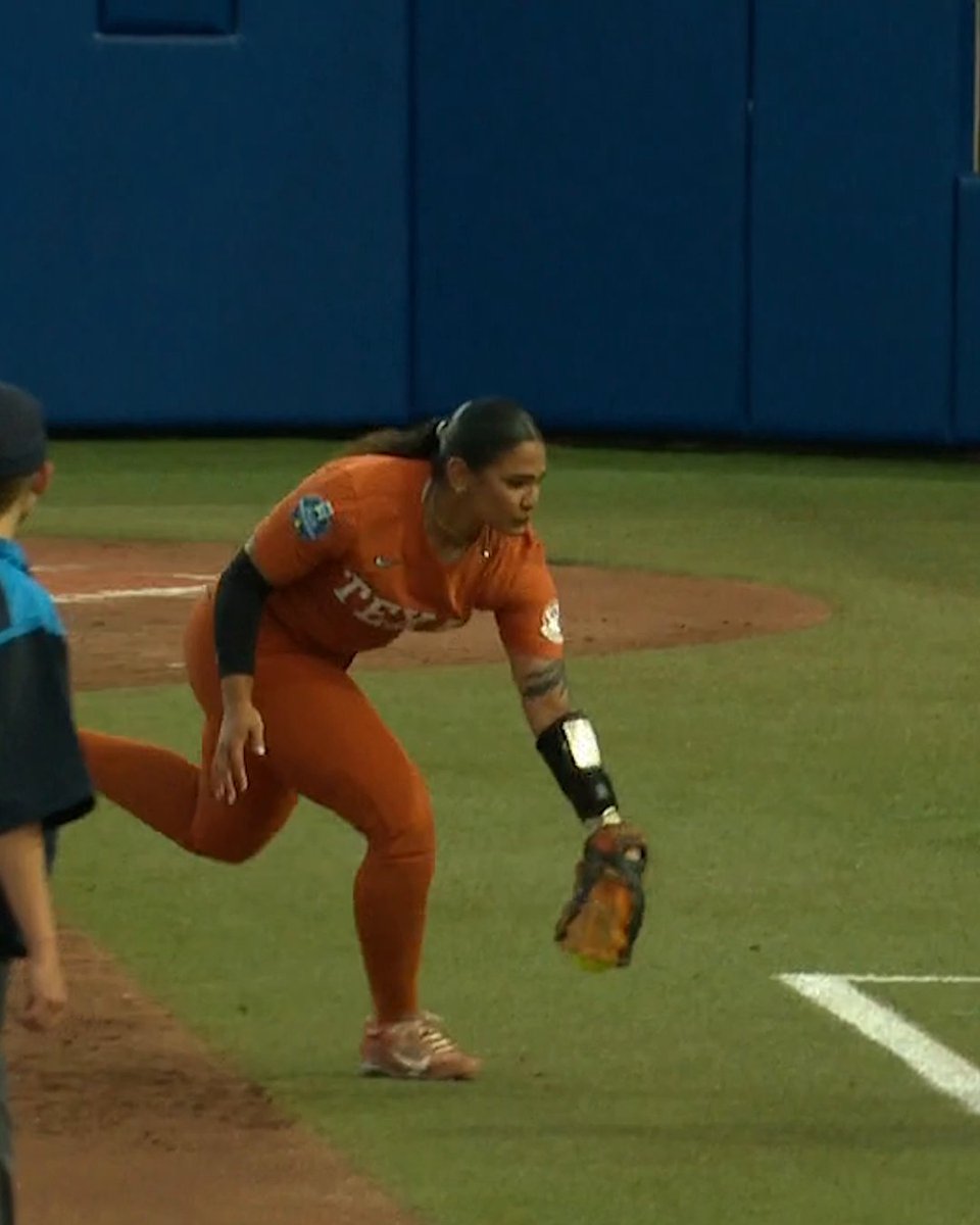 Mia Scott's defense is ELITE 🔒😤 Texas Softball