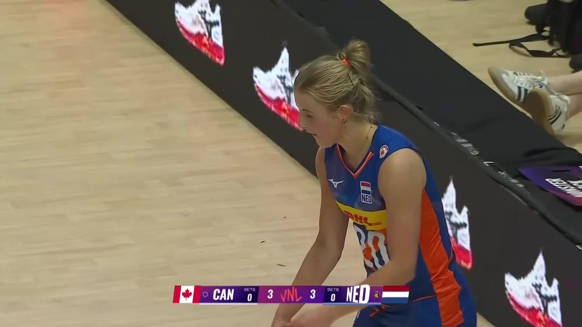 #VNL2025: FIRST WIN FOR THE NETHERLANDS! ๐ฅ Netherlands ๐ณ๐ฑ 3โ1 ๐จ๐ฆ Canada Iris Vos stepped up with 20 points to lead her team to victory in a thrilling battle in Ottawa. ๐บ Watch #VNL on VBTV: ๐ #BePartOfTheGame #volleyball