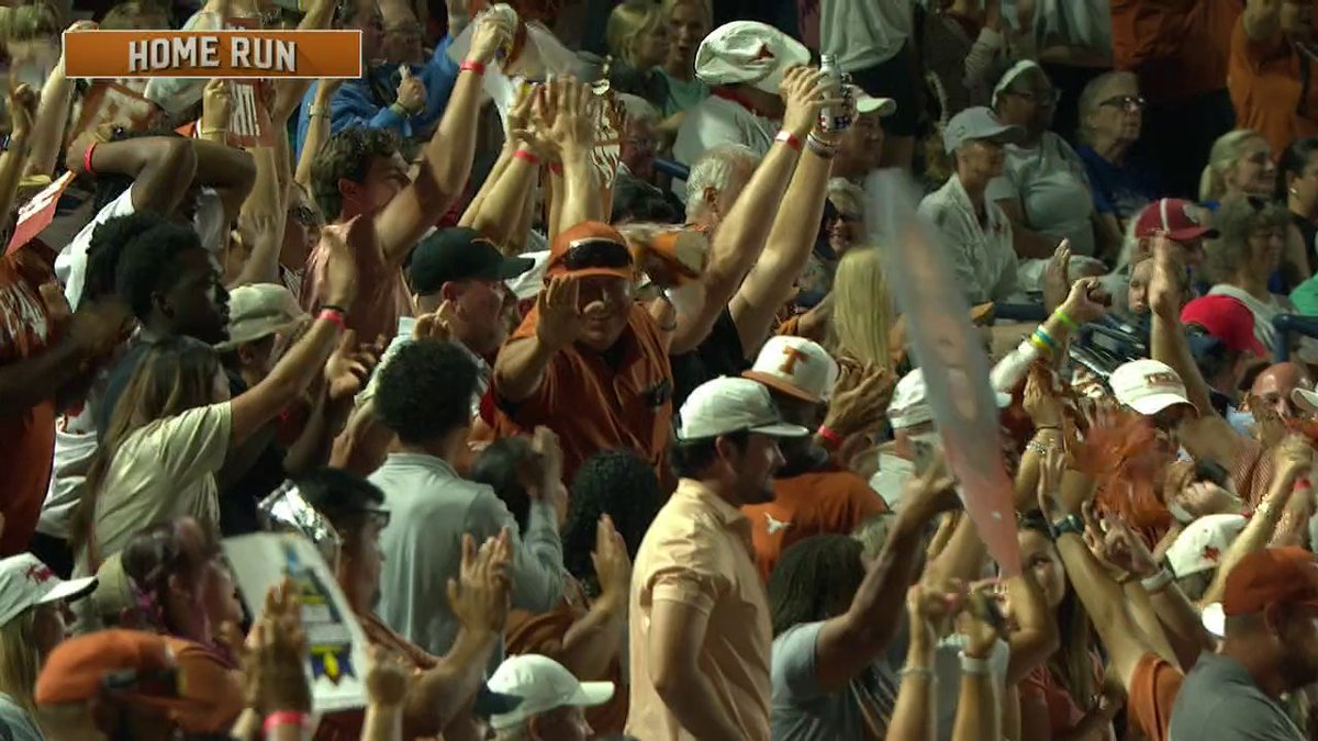 MIA SCOTT GETS TEXAS ON THE BOARD 🍿 No Texas Softball player has hit as many WCWS home runs as her (4) 🔥