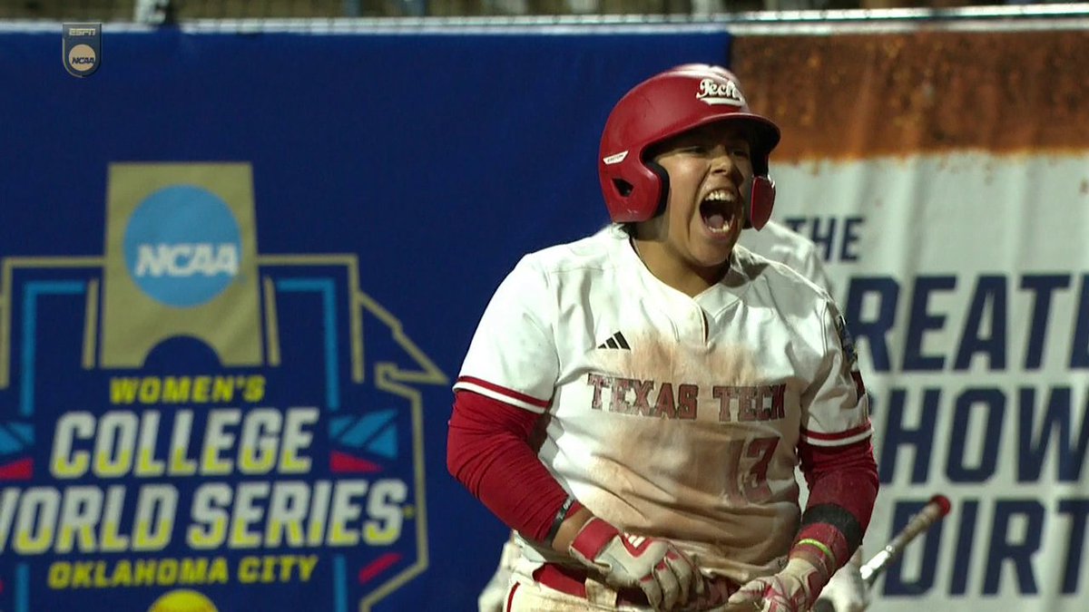 ANOTHER ERROR BY TEXAS PUTS TEXAS TECH UP THREE RUNS 😱 Texas Tech Softball