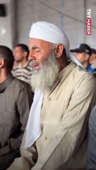 🔴Gazze’de yıkıntılar arasında bayram namazı kılındı.