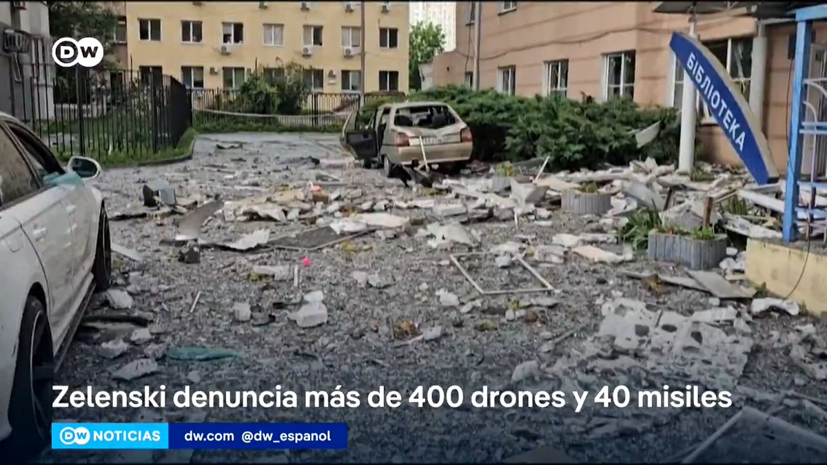 Ataque masivo ruso contra #Ucrania #Rusia atacó varias localidades ucranianas con 400 drones y 40 misiles, según informó el presidente Volodímir #Zelenski. El #bombardeo masivo ruso dejó al menos cuatro muertos en la capital #Kiev, y al menos 20 personas resultaron heridas. /ft