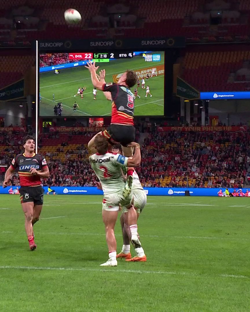 WOW! Jack Bostock gives us another high flyer moment 🚀 #NRLDolphinsDragons