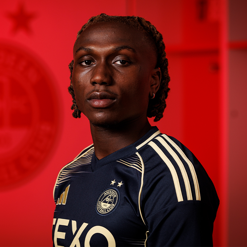 ⚽ An attacking full back. ✈️ Moving to a new country. 🇩🇪 Development in the FC Schalke 04 Academy. 🙌 Excitement at joining the Dons. RedTV subscribers can watch an exclusive interview with Emmanuel Gyamfi now ⤵️