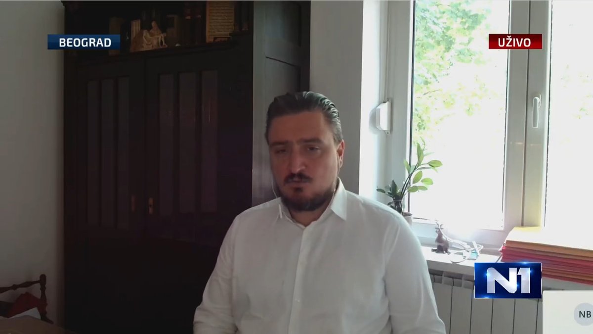 Miloš Pavlović vođa studenata koji se predstavljaju kao oni koji žele da uče poslat je u Studentski grad sa agendom i razlogom da isprovocira ovo što se dogodilo, kako bi se pokrilo ono što se dogodilo dan ranije - a to je napad na studenta Petra Živkovića, izjavio je advokat Jovan Rajic, branilac jednog od studenata koji su privedeni nakon incidenta u Studenjaku