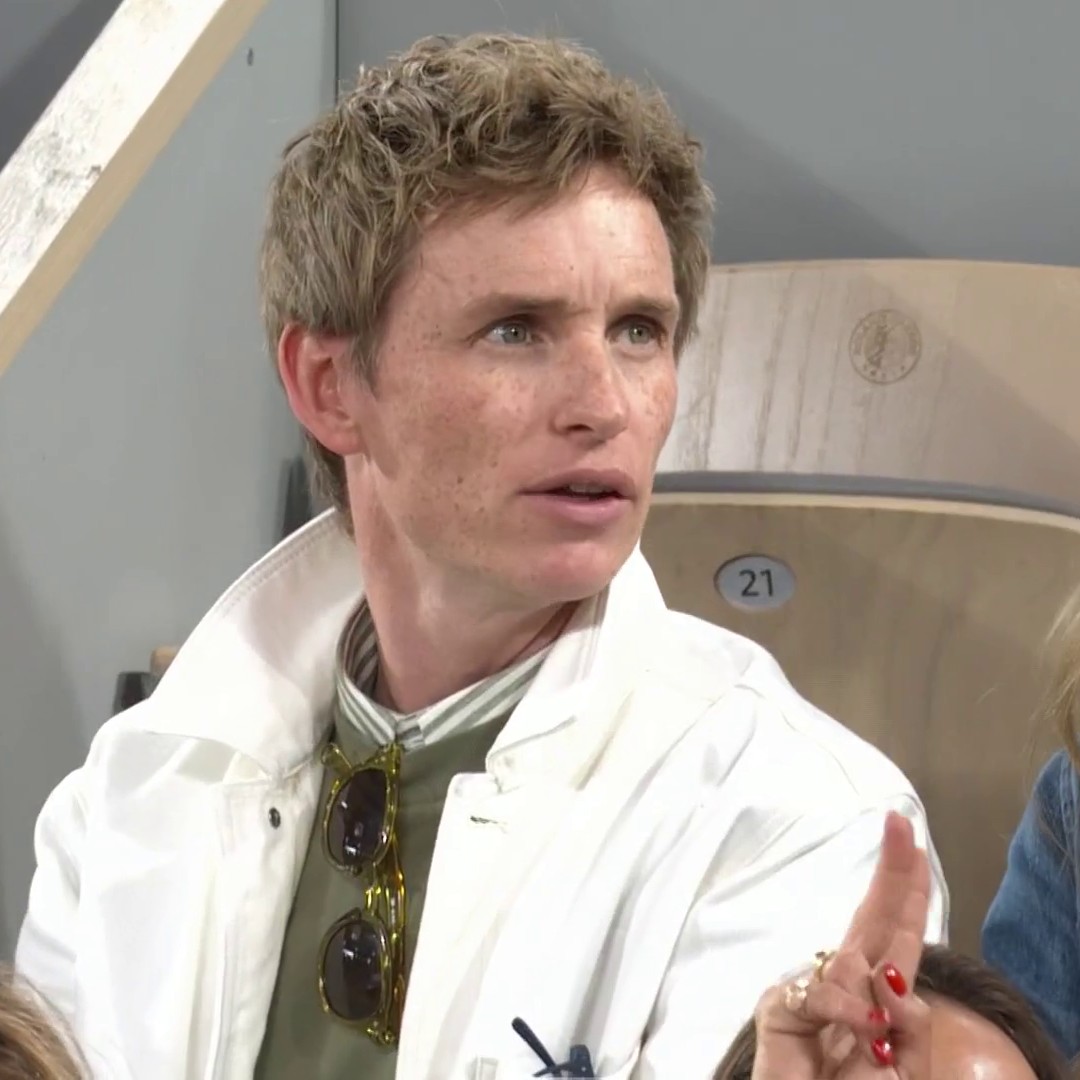 Eddie Redmayne checks in at Roland-Garros 👋