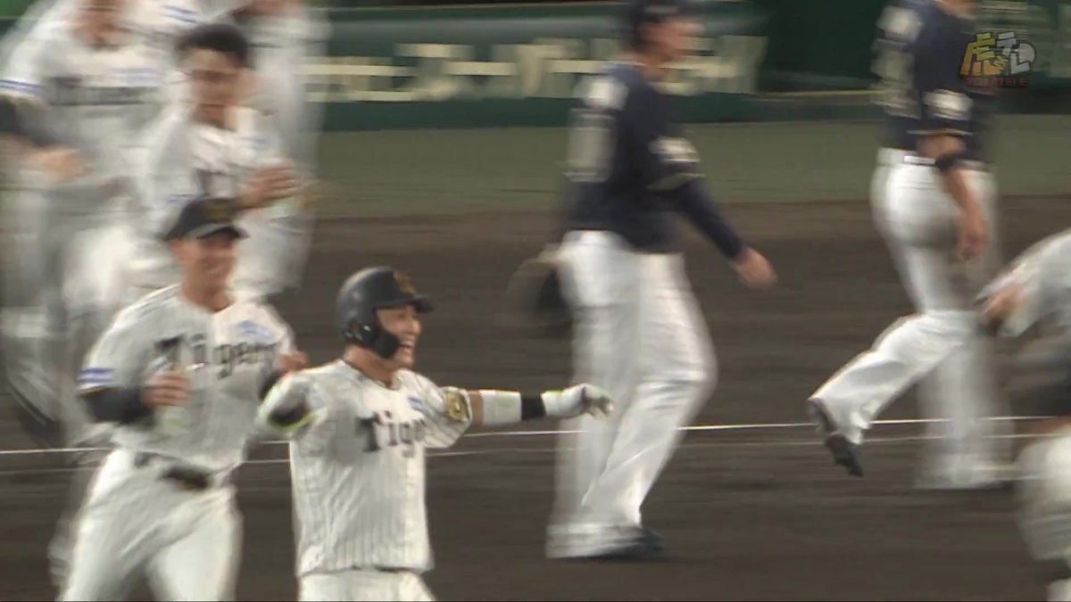 延長10回裏、試合を決めたのは木浪選手!ライト線サヨナラタイムリーヒットで劇的勝利! #hanshin #虎テレ #阪神タイガース #鼓動を鳴らせ_虎道を進め