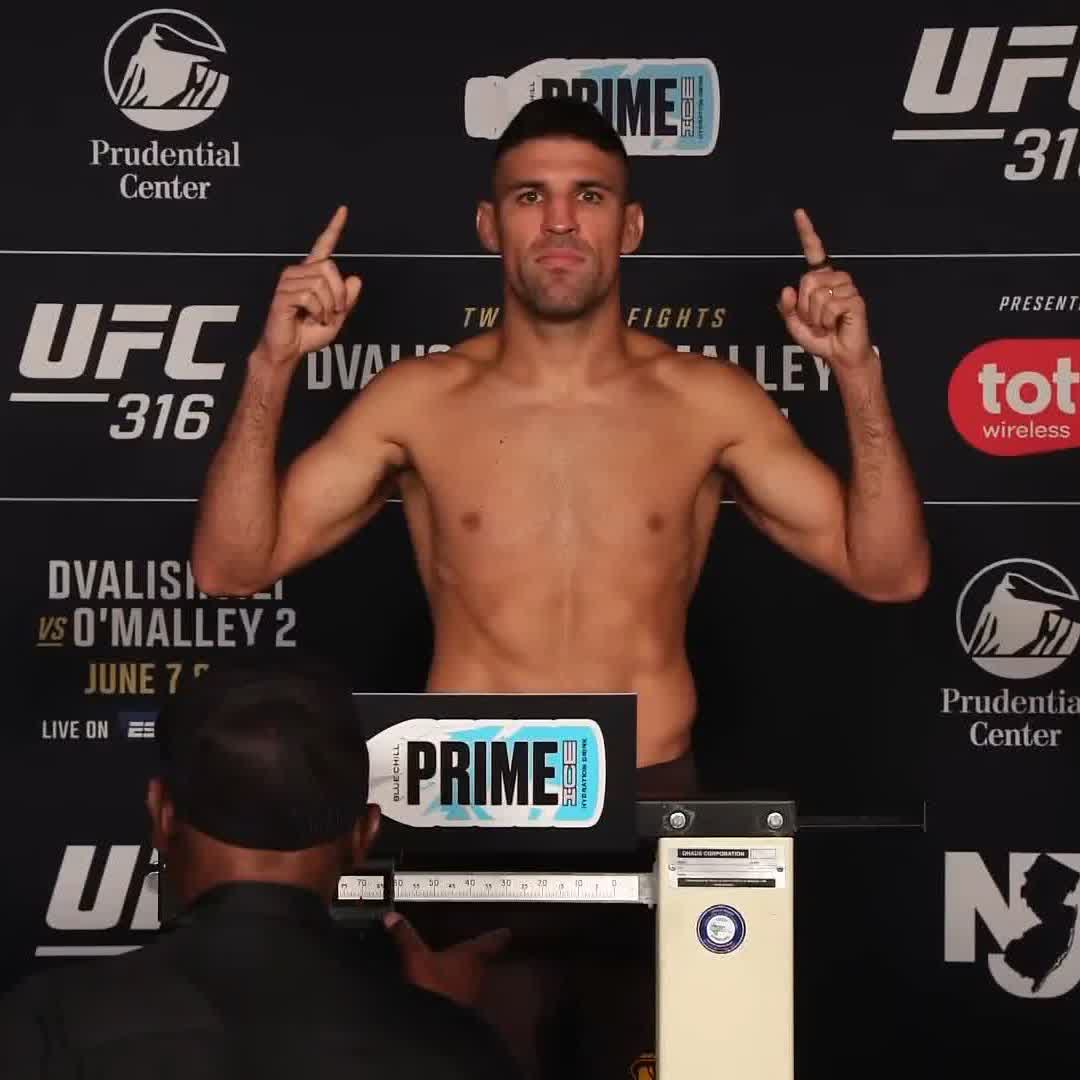 Looking to add yet another finish to the resume 👊 Vicente Luque weighs in at 170 pounds! #UFC316