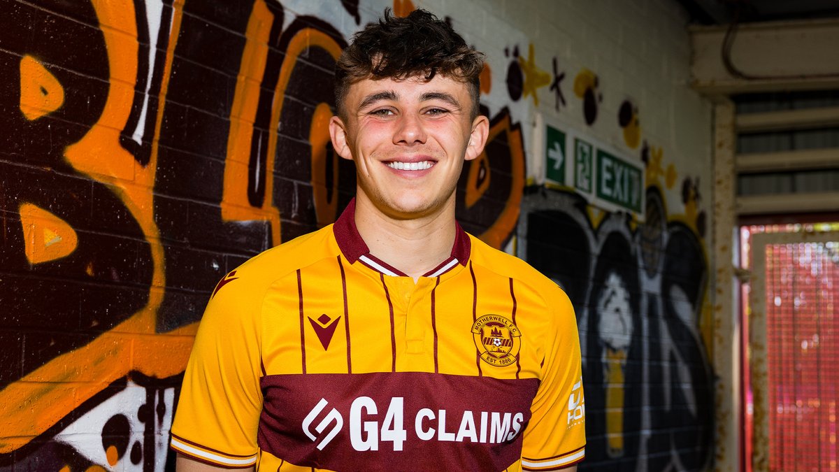 Some controversial calls 😂 Tom Sparrow blind ranks some Motherwell kits. tomsparrow