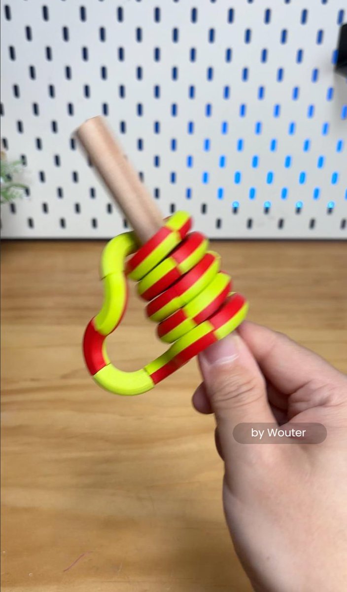Time to bring back your favorite childhood fidget with 3D printing! 😉 Mode link👉 #FidgetToy #3Dprinting #bambulab