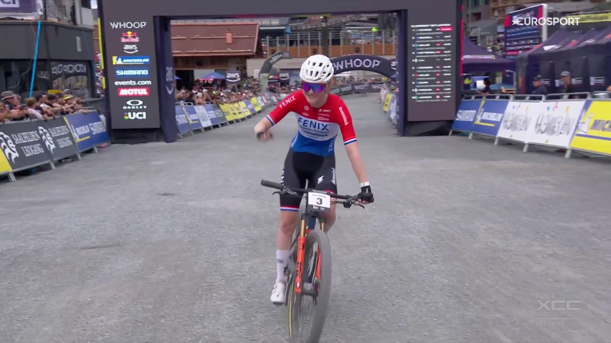 🚵🇦🇹 | Puck Pieterse houdt huis tijdens de Short Track-race in Leogang! De Nederlandse gaat er iets over de helft vandoor en kan een feestje vieren na een mooie solo! 🙌🇳🇱 📺 Stream MTB op HBO Max