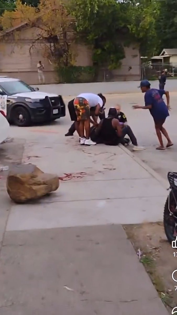7 people shot yesterday in Dallas but this "mass shooting" won't make the news because it doesn't fit the media's anti-gun narrative... "The Dallas Police Department said that officers responded to a shooting call in the 2700 block of Lenway Street, near Malcolm X Boulevard, around 8 p.m., where they found multiple victims who had been shot." #CityLife #Dallas #Texas #urban #DallasTX #crime #decay