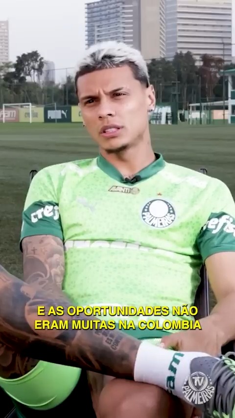 Do futsal ao campo. A história de Richard Ríos! 💚 Assista ao episódio do colombiano no Papo com os Greengos! 🎥 ➤