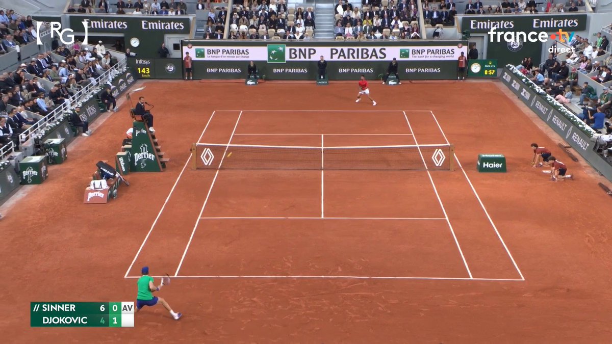 #RolandGarros | LE POINT DE FOU POUR DJOKO QUI SOULÈVE LE CHATRIER 🤯 Le direct :