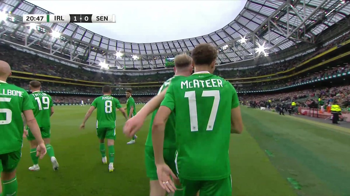 🇮🇪 - 🇸🇳 McAteer ouvre le score pour l'Irlande et permet à son équipe de mener 1-0 face à Sénégal ! Suivez le match en direct >