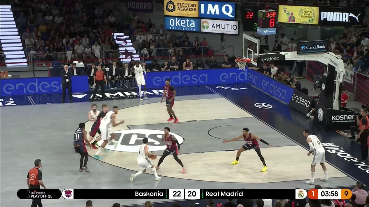 🍊 ES TEMPORADA DE MANDARINAS EN EL #PlayoffLigaEndesa Sergio Llull 🎯 📺 Movistar Plus+ | Real Madrid Basket | #ConectaConTuPasion