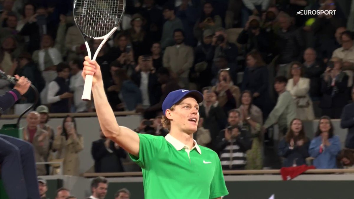 💥💥💥 TENEMOS 𝐀𝐋𝐂𝐀𝐑𝐀𝐙-𝐒𝐈𝐍𝐍𝐄𝐑 EN LA FINAL 🦊 Jannik pasa por encima de Novak Djokovic tras una tercera manga que ha sido bastante sufrida para el de San Candido (6-4, 7-5 y 7-6(3)) 🧡 Lo has podido ver en Eurosport.es y HBO Max España. #RolandGarros