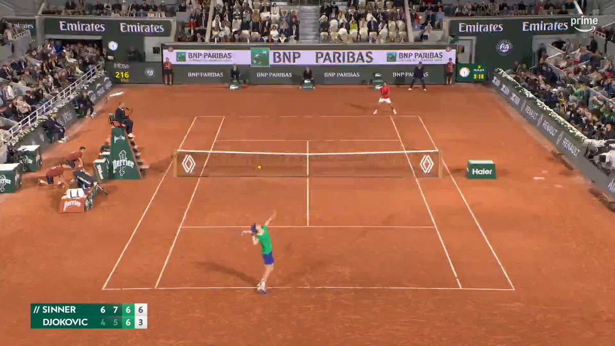 Ils ont atteint trois finales consécutives en Grand Chelem au 21e siècle : 🇨🇭 Roger Federer 🇷🇸 Novak Djokovic 🇪🇸 Rafael Nadal 🇬🇧 Andy Murray 🇮🇹 JANNIK SINNER 🆕 Le n°1 mondial n’a pas perdu le moindre set en route vers sa première finale à #RolandGarros