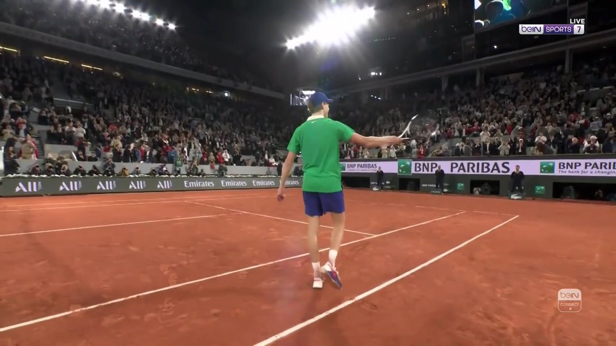 🎾 نقطة المباراة سينر يعبر إلى النهائي بعد فوزه على دجوكوفيتش بثلاث مجموعات دون ردّ #رولان_غاروس #RolandGarros