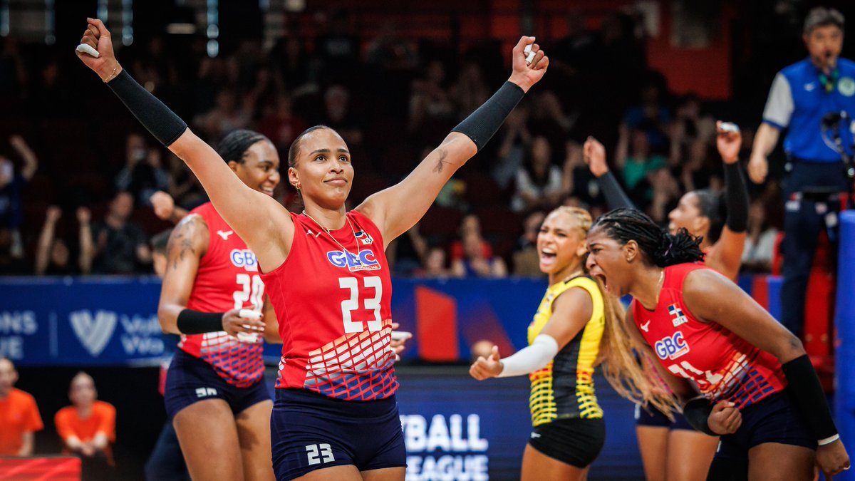 🇩🇴 Another THRILLER for the Dominican Republic! Second tie-break in three matches - and again, Las Reinas del Caribe came out on top! 🔥 In an intense #VNL2025 showdown, they edged past the Netherlands 👑🏐 #Volleyball #BePartOfTheGame