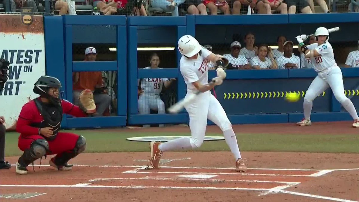 LONGHORNS STRIKE FIRST 🤘 #WCWS x 🎥 ESPN / Texas Softball