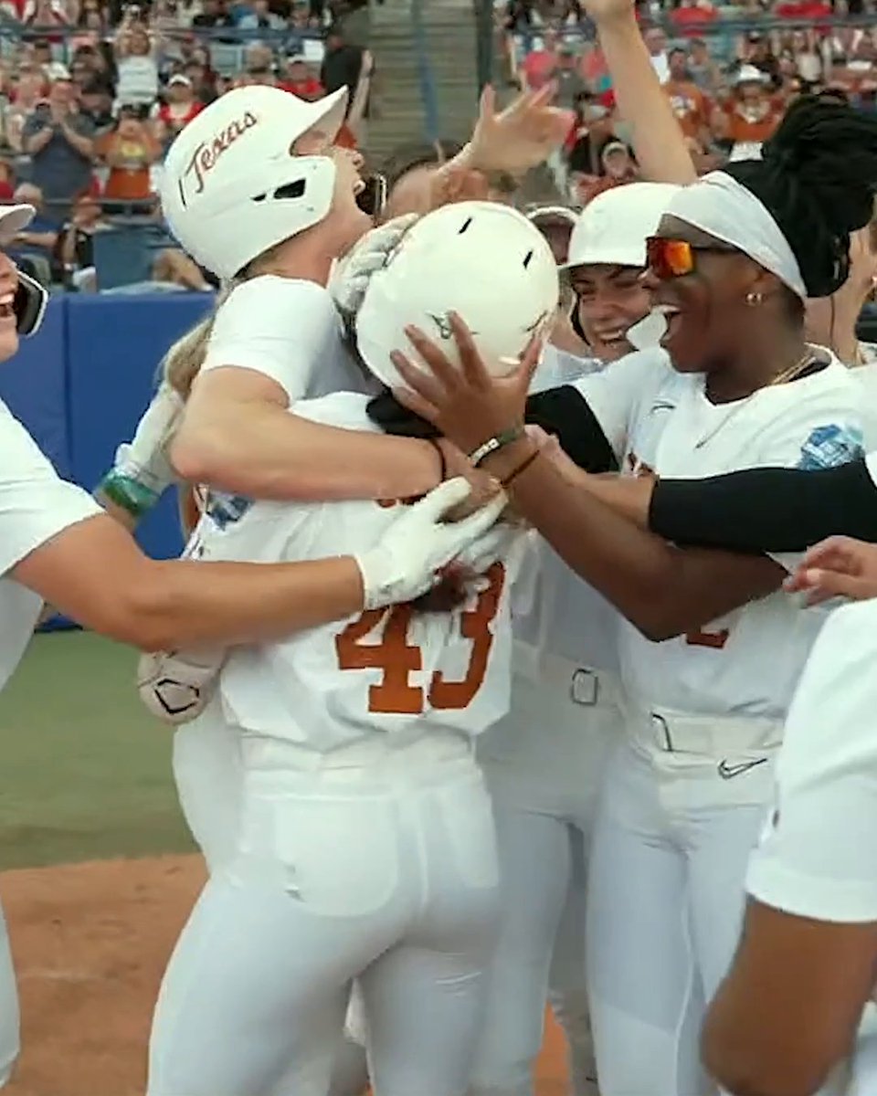 Not 1 ... Not 2 ... Not 3 ... Not 4 ... FIVE RUNS IN THE FIRST INNING FOR Texas Softball 🔥