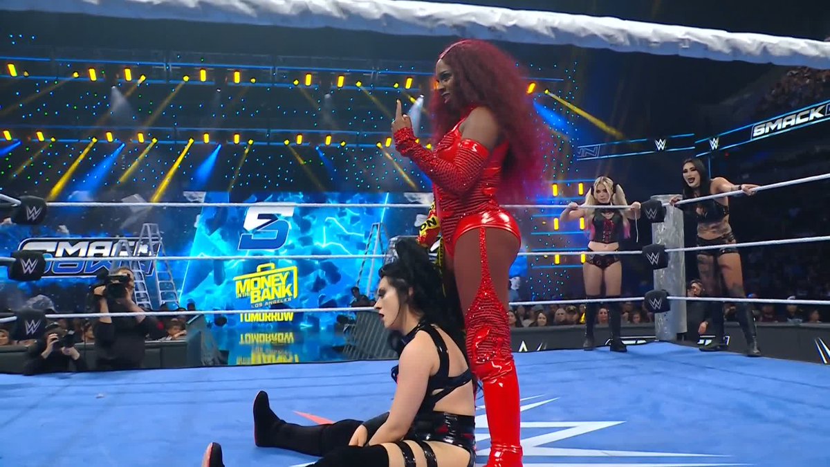 Nice try, Naomi! 😡 Stephanie Vaquer wasn't having it 👊 #SmackDown