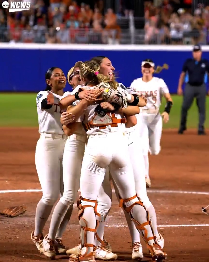 THE FINAL OUT 🤘 #WCWS x Texas Softball