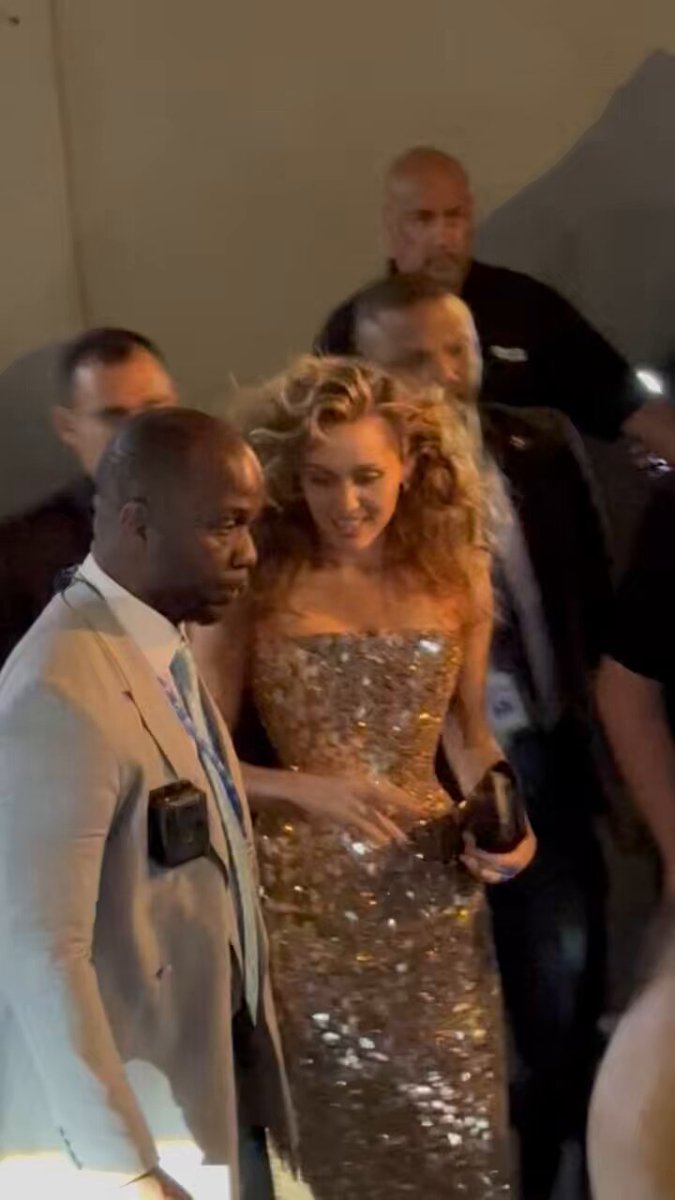 THE HAIR!!!!!!!