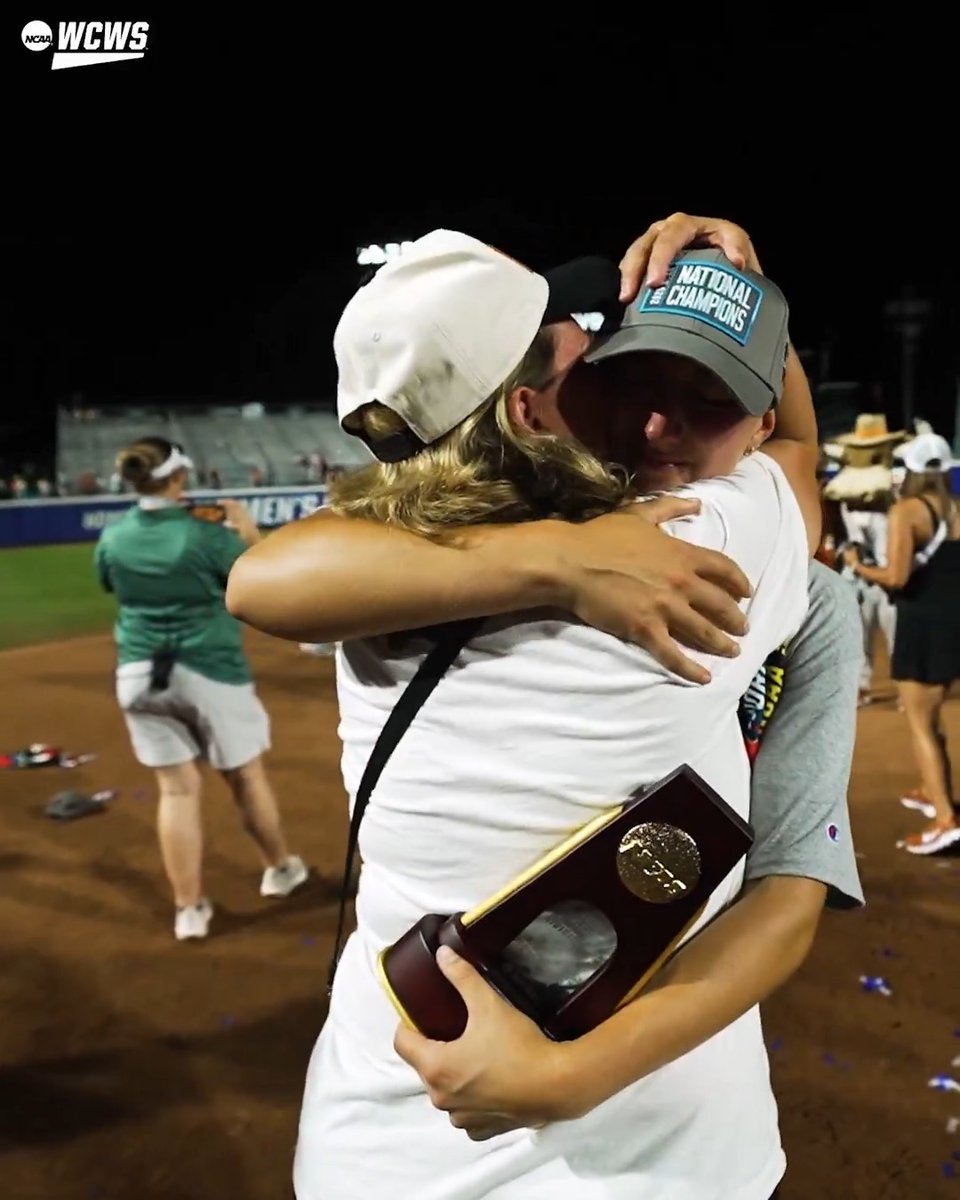 An unbroken bond 🥹 #WCWS x Texas Softball teagan kavan