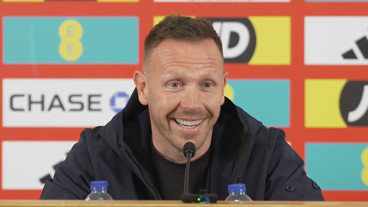 "I felt our ball boys could've been a bit quicker as well" 😅 Craig Bellamy on Wales' performance against Liechtenstein 🏴