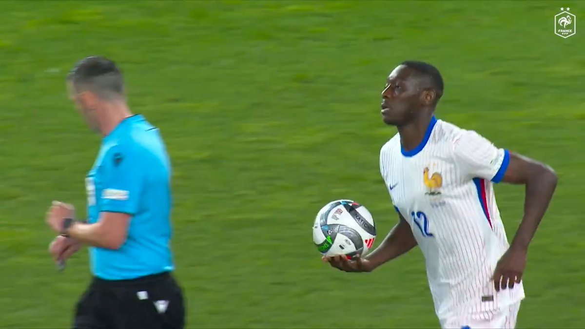 Le 9ème but de Randal Kolo Muani en Bleu après un centre millimétré de Rayan Cherki ! 🎯 #FiersdetreBleus