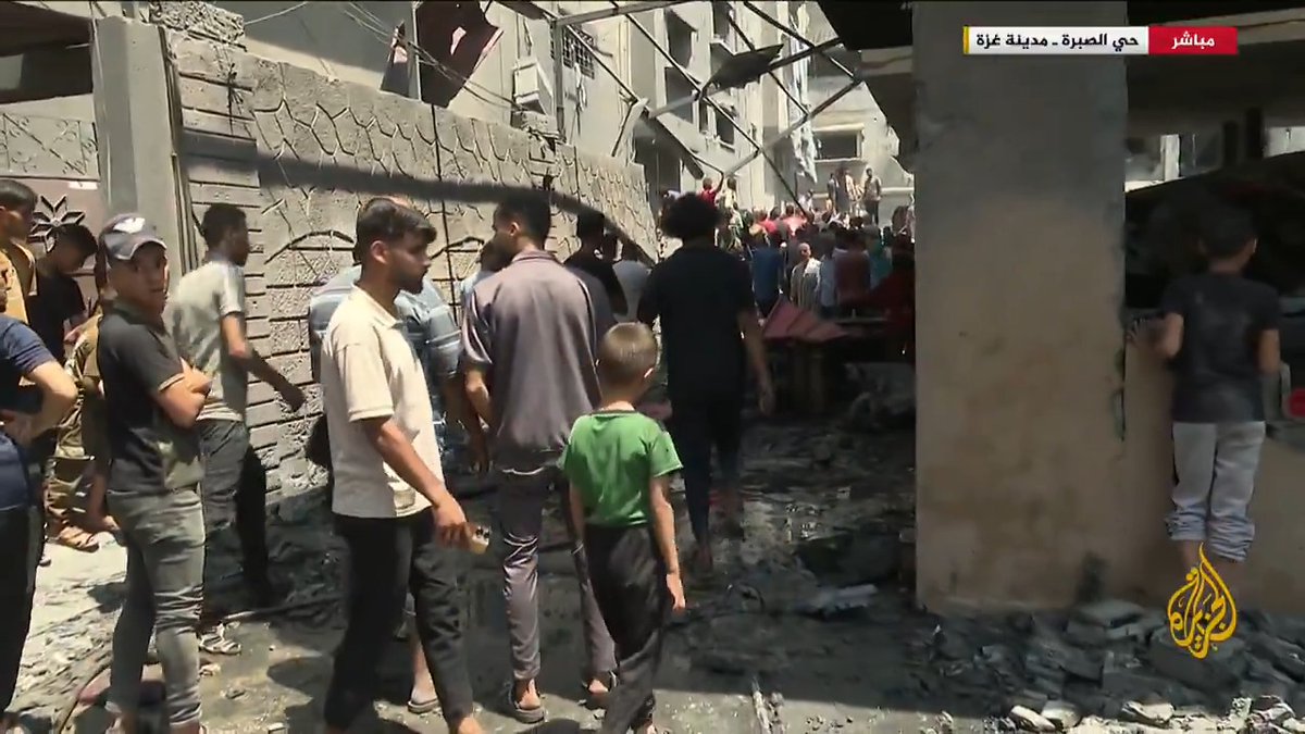 مبنى من ثلاثة طوابق يتحول إلى حفرة بعمق 5 أمتار.. صاروخان إسرائيليان يباغتان منزلا مأهولا بالسكان في حي الصبرة بغزة ويخلف عددا كبيرا من الشهداء والمصابين #الأخبار #حرب_غزة